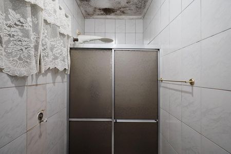 Casa à venda com 176m², 4 quartos e 6 vagas Casa à venda com 176m², 4 quartos e 6 vagasBanheiro