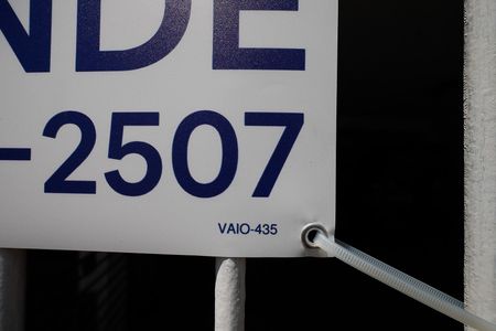 Casa à venda com 176m², 4 quartos e 6 vagas Casa à venda com 176m², 4 quartos e 6 vagasPlaquinha