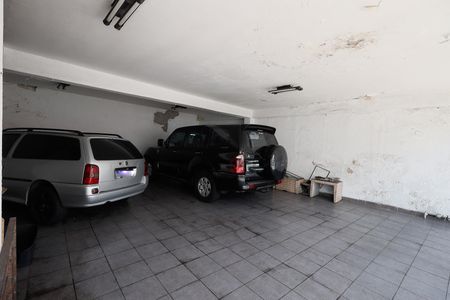 Casa à venda com 176m², 4 quartos e 6 vagas Casa à venda com 176m², 4 quartos e 6 vagasGaragem