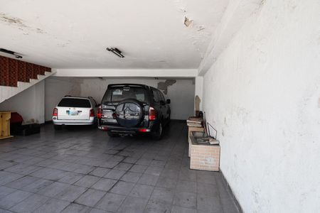 Casa à venda com 176m², 4 quartos e 6 vagas Casa à venda com 176m², 4 quartos e 6 vagasGaragem
