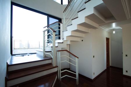 Apartamento para alugar com 500m², 4 quartos e 3 vagasEscada