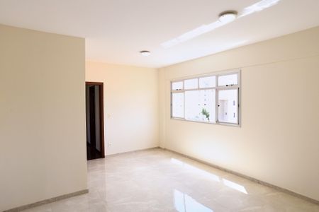 Sala de apartamento para alugar com 3 quartos, 80m² em Santa Efigênia, Belo Horizonte