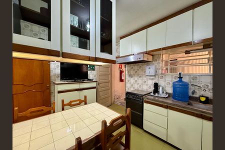 Casa à venda com 137m², 3 quartos e 2 vagasCozinha