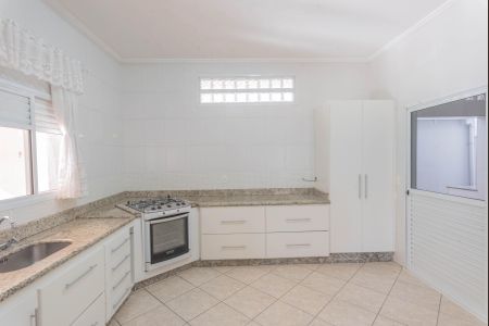 Casa de condomínio para alugar com 422m², 4 quartos e 4 vagasCozinha