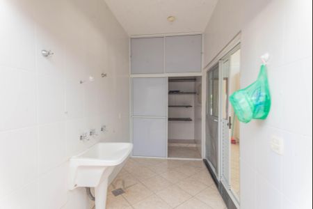 Casa de condomínio para alugar com 422m², 4 quartos e 4 vagasÁrea de Serviço