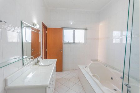 Casa de condomínio para alugar com 422m², 4 quartos e 4 vagasBanheiro da Suíte 1