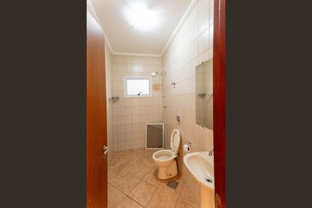 Casa de condomínio para alugar com 422m², 4 quartos e 4 vagasBanheiro de serviço