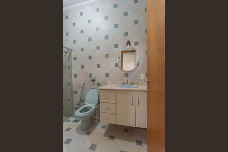 Casa de condomínio para alugar com 422m², 4 quartos e 4 vagasBanheiro da Suíte 2