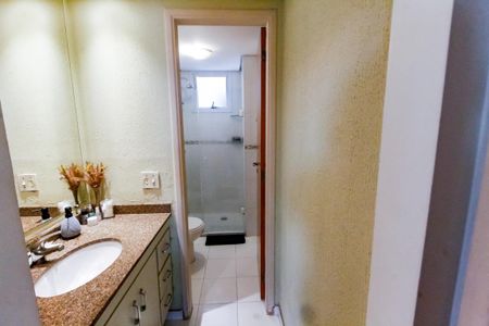 Apartamento para alugar com 111m², 3 quartos e 2 vagas Apartamento para alugar com 111m², 3 quartos e 2 vagasBanheiro Corredor