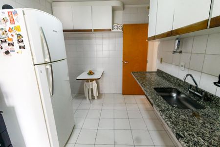 Apartamento para alugar com 111m², 3 quartos e 2 vagas Apartamento para alugar com 111m², 3 quartos e 2 vagasCozinha - Armários