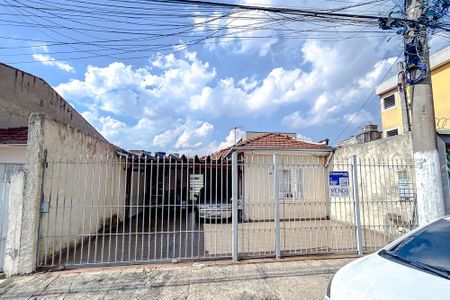 Casa à venda com 216m², 2 quartos e 4 vagasFachada com Plaquinha