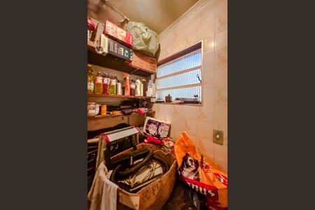 Casa à venda com 216m², 2 quartos e 4 vagasBanheiro de serviço