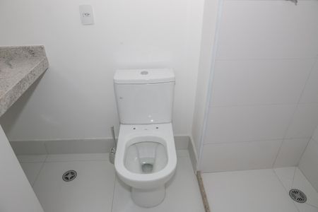 Banheiro de kitnet/studio para alugar com 1 quarto, 25m² em Perdizes, São Paulo