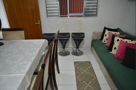 Casa à venda com 161m², 4 quartos e 2 vagasSala