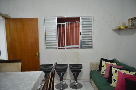 Casa à venda com 161m², 4 quartos e 2 vagasSala