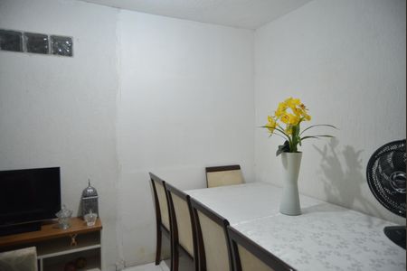 Casa à venda com 161m², 4 quartos e 2 vagasSala