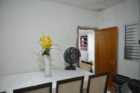 Casa à venda com 161m², 4 quartos e 2 vagasSala