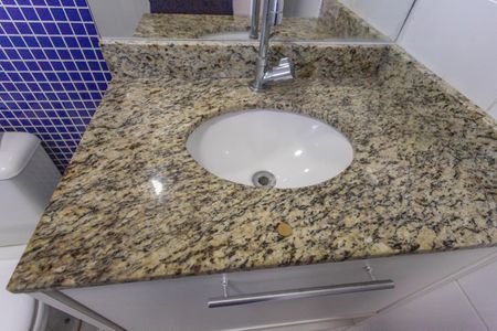 Apartamento à venda com 66m², 2 quartos e 2 vagasBanheiro da suíte 