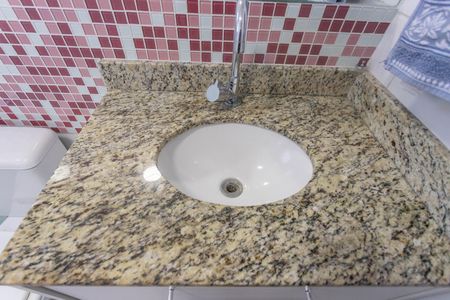 Apartamento à venda com 66m², 2 quartos e 2 vagasBanheiro social 