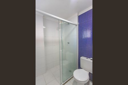 Apartamento à venda com 66m², 2 quartos e 2 vagasBanheiro da suíte 