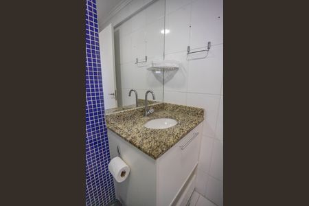 Apartamento à venda com 66m², 2 quartos e 2 vagasBanheiro da suíte 