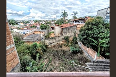 Casa à venda com 570m², 5 quartos e 2 vagasvista