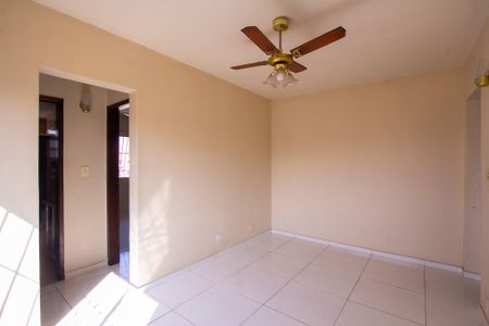 Sala de apartamento para alugar com 2 quartos, 83m² em Colubandê, São Gonçalo