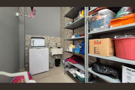 Casa à venda com 135m², 3 quartos e 2 vagasLavanderia