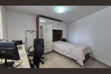 Casa à venda com 135m², 3 quartos e 2 vagasQuarto fundos