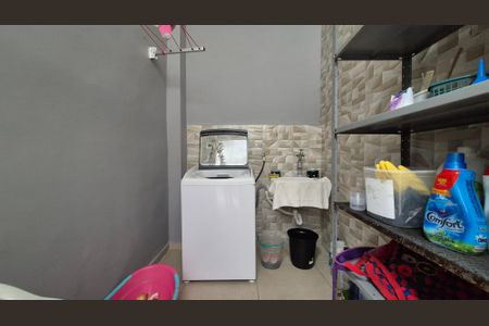 Casa à venda com 135m², 3 quartos e 2 vagasLavanderia