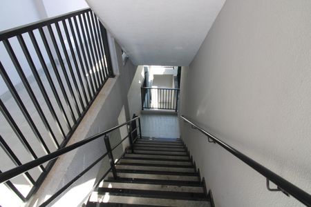 Apartamento para alugar com 48m², 2 quartos e sem vagaEscada