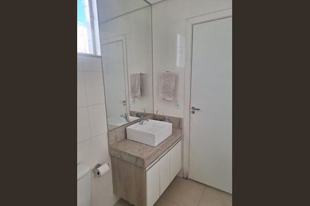 Banheiro de casa à venda com 3 quartos, 228m² em Lúcio de Abreu, Contagem