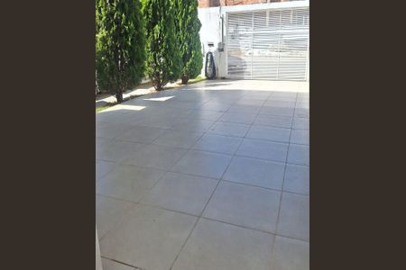 Área externa de casa à venda com 3 quartos, 228m² em Lúcio de Abreu, Contagem