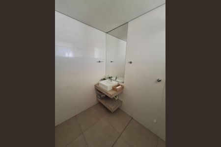 Banheiro de casa à venda com 3 quartos, 228m² em Lúcio de Abreu, Contagem