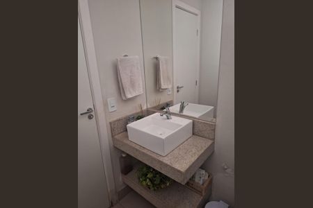 Banheiro de casa à venda com 3 quartos, 228m² em Lúcio de Abreu, Contagem