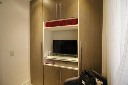 Casa de condomínio à venda com 230m², 3 quartos e 2 vagasEscritório