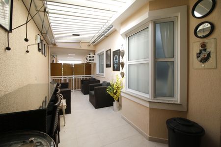 Casa de condomínio à venda com 230m², 3 quartos e 2 vagasQuintal