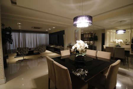 Casa de condomínio à venda com 230m², 3 quartos e 2 vagasSala de cinema 