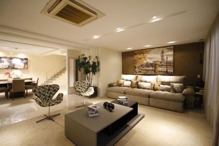 Casa de condomínio à venda com 230m², 3 quartos e 2 vagasSala de cinema 