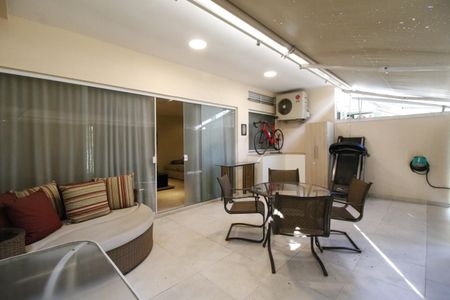 Casa de condomínio à venda com 230m², 3 quartos e 2 vagasvaranda da sala de cinema 