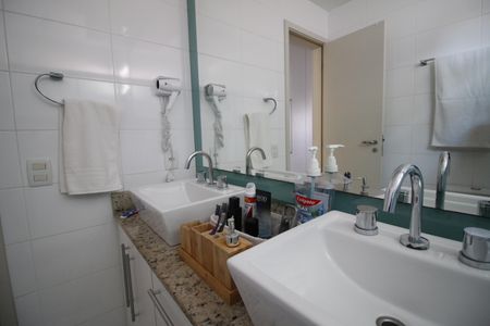 Casa de condomínio à venda com 230m², 3 quartos e 2 vagasBanheiro da Suíte 3