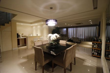 Casa de condomínio à venda com 230m², 3 quartos e 2 vagasSala de cinema 