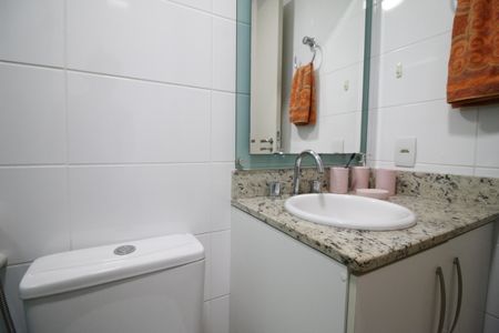 Casa de condomínio à venda com 230m², 3 quartos e 2 vagasBanheiro da Suíte 2