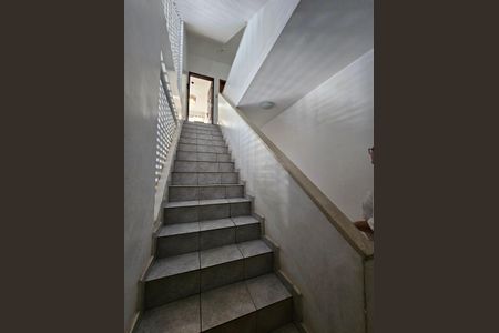 Apartamento para alugar com 45m², 1 quarto e sem vagaescada 