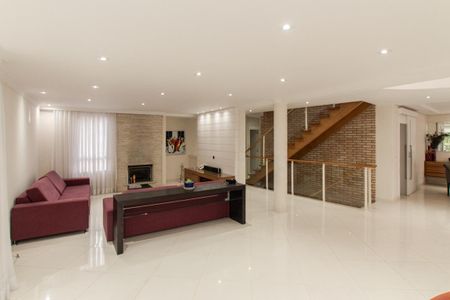 Casa de condomínio para alugar com 500m², 3 quartos e 6 vagasSala