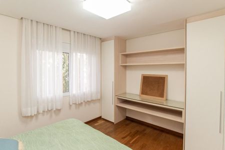 Casa de condomínio para alugar com 500m², 3 quartos e 6 vagasSuíte 2