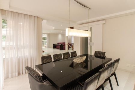 Casa de condomínio para alugar com 500m², 3 quartos e 6 vagasSala de Jantar