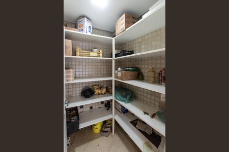 Casa de condomínio para alugar com 500m², 3 quartos e 6 vagasGaragem - Dispensa