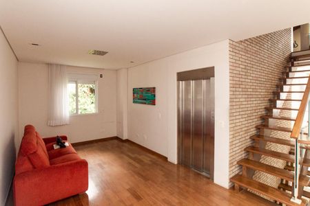 Casa de condomínio para alugar com 500m², 3 quartos e 6 vagasSala de TV