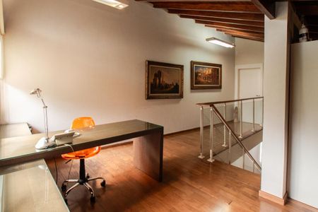 Casa de condomínio para alugar com 500m², 3 quartos e 6 vagasEscritório